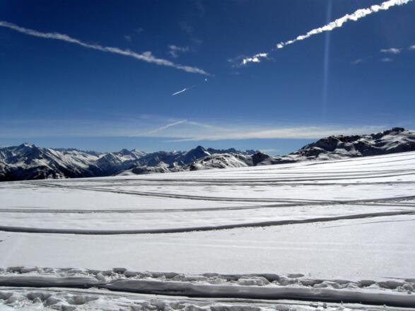 Panorama gegen Südosten. Blickrichtung Zillertal mit Ahornspitze.