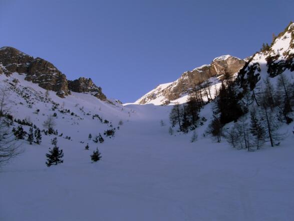 Am Beginn der steilen Rinne.