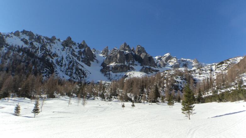Hier steigen wir zu dem breiten Kar empor und dann unterhalb der Felsen nach rechts in die Matreier Grube.