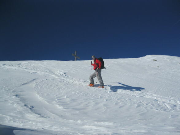 Das Gipfelkreuz ist das erste Mal sichtbar
