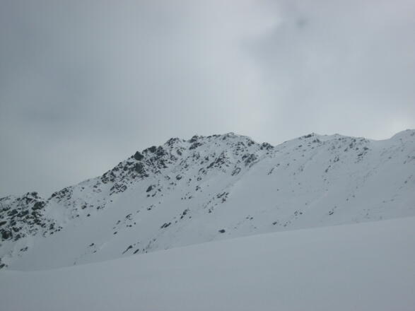 ...bis der Gipfel zum ersten Mal sichtbar wird