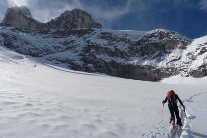 Inmitten des Sporertobels mit den Felsfluchten der Gamsfreiheit. Darüber der Mittlere und Gr. Drusenturm.