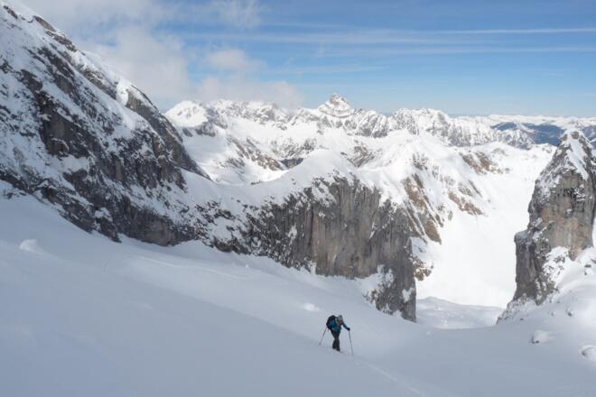 Tiefblick über die herrlichen Hänge des Sporertobels.
