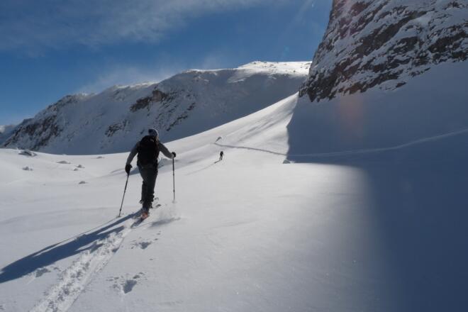 Nach der Steilstufe erreichen wir die wahren Traumhänge des Sporertobels.