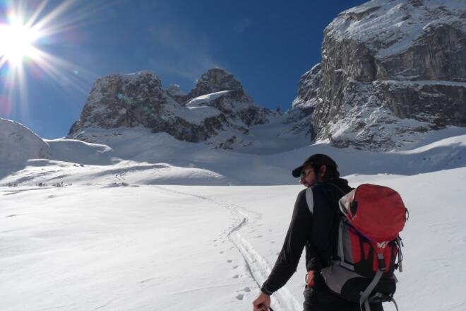 Direkt unterhalb des Eistobels drehen wir uns in südöstliche Richtung und steuern die im Schatten liegende Steilstufe an.