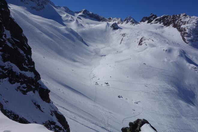 Blick von der Oberisserscharte zurück auf den Sommerwandferner und die Innere Sommerwand (in Bildmitte).