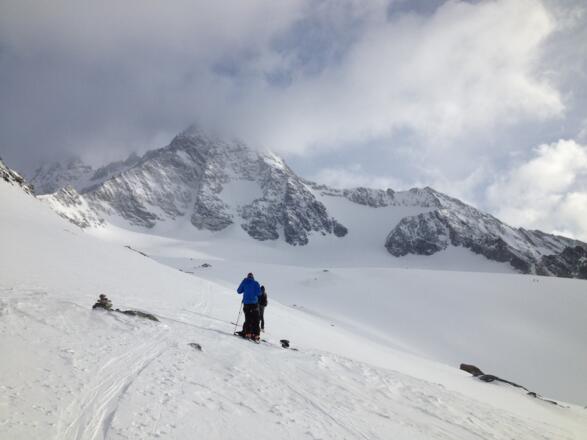 Ankunft am Ködnitzkees. Blick zum Großglockner und der weiteren Aufstiegsroute.