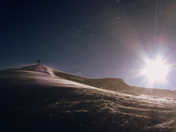 Sturm bei der Abfahrt vom Gipfel.