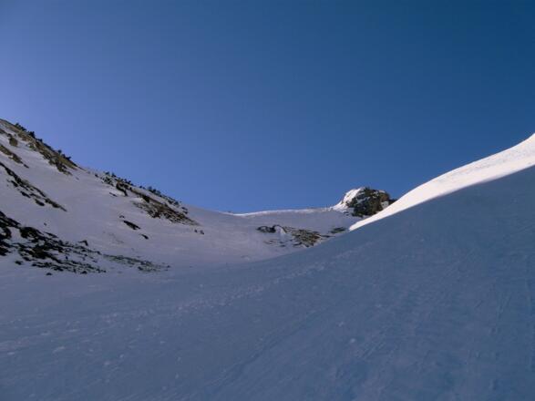 Der Ausstieg erfolgt (im Aufstiegssinne) im linken Bereich.