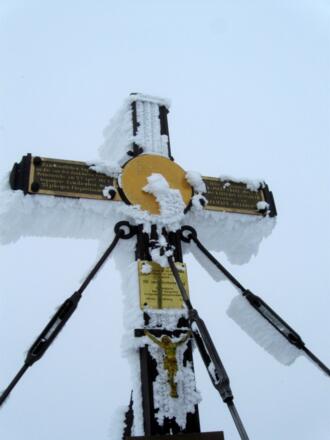 Das wunderschöne goldene Gipfelkreuz.
