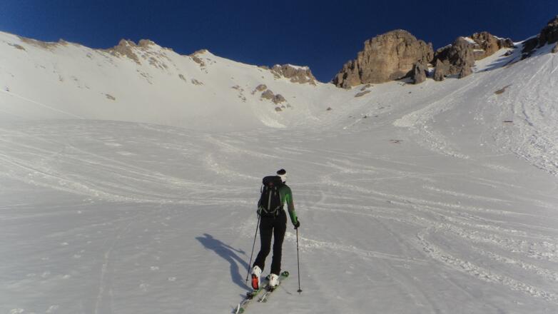 Die markante Felswand links gehts zur Ober der Mauer und rechts zur Lämpermahdspitze.