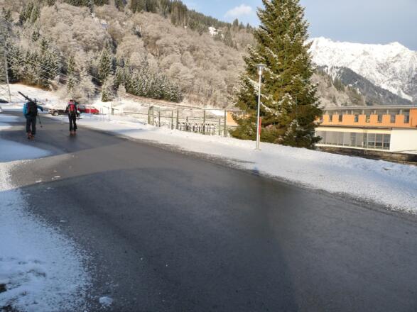 Ausgangspunkt ist das E-Werk bzw. der Stausee oberhalb von Latschau.