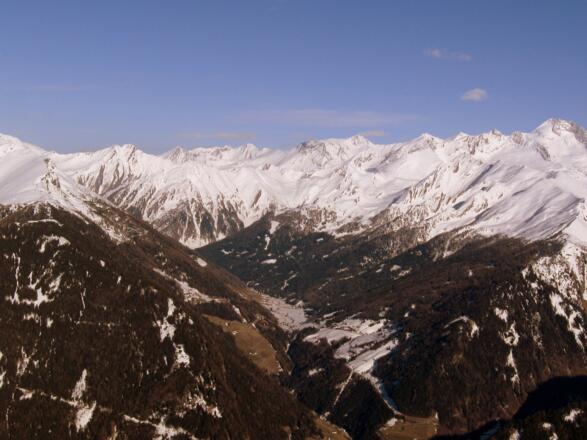 Blick ins Schmirntal mit seinen Schitourenbergen.