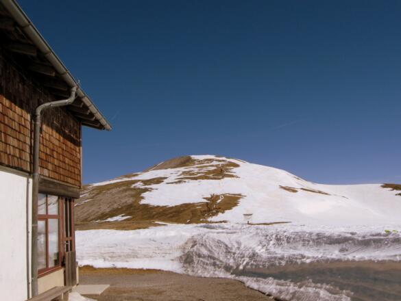 Der Blasergipfel von der Hütte aus gesehen.