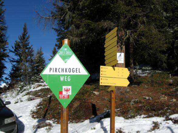 Beschilderung am Parkplatz Sattele.
