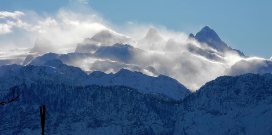 Linksseitig präsentierte sich am 14.12.2012 der Dachstein im Schneesturm - auf der Katrin war es ruhig!