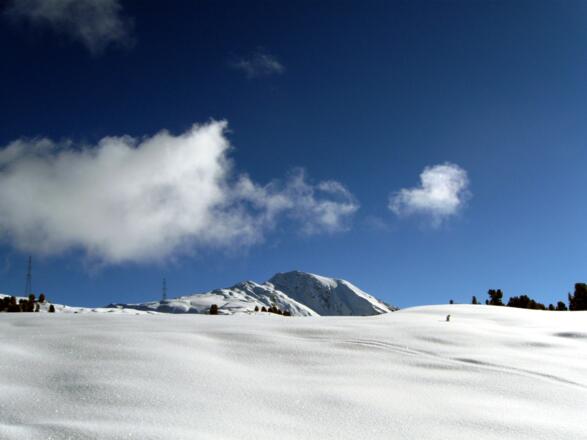 Dann kommt das Gipfelziel das erste Mal ins Blickfeld.