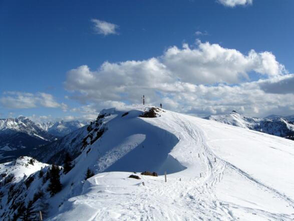 Auf dem Grat mit Blick zum Ziel.