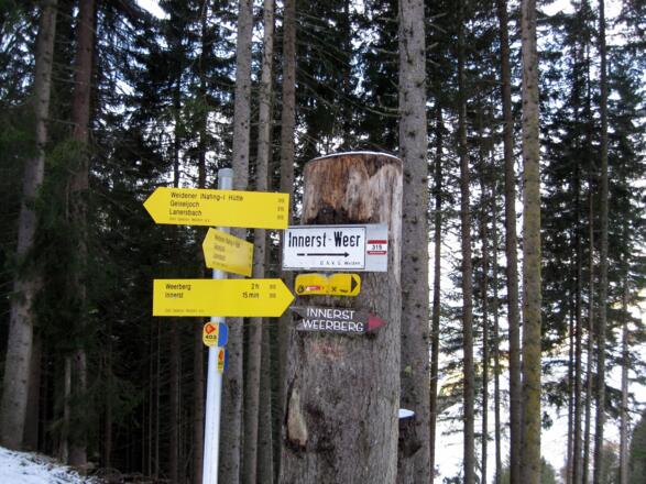 Wegweiser am Beginn der Tour.