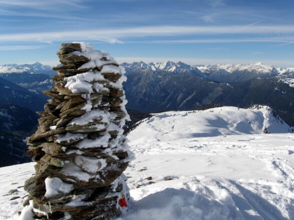 Am Schafjoch mit großem Steinmann.