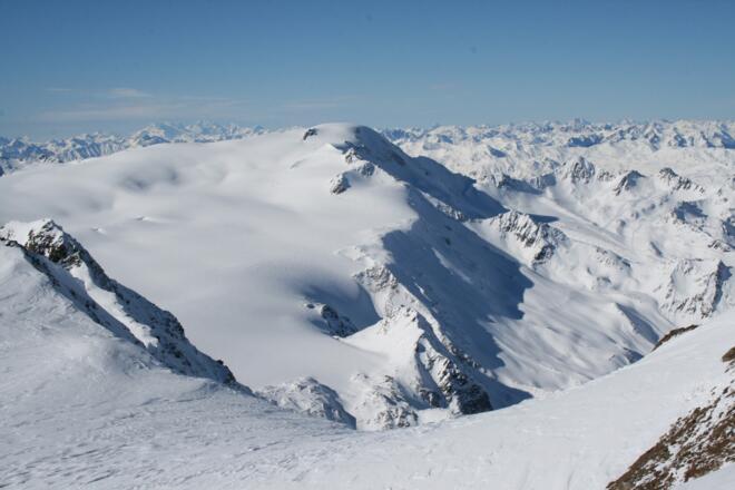Grandioser Blick auf den Gepatschferner mit der Weißseespitze. Diese Landschaft ist von Seilbahnen durch die Kaunertaler Gletscherbahnen bedroht.