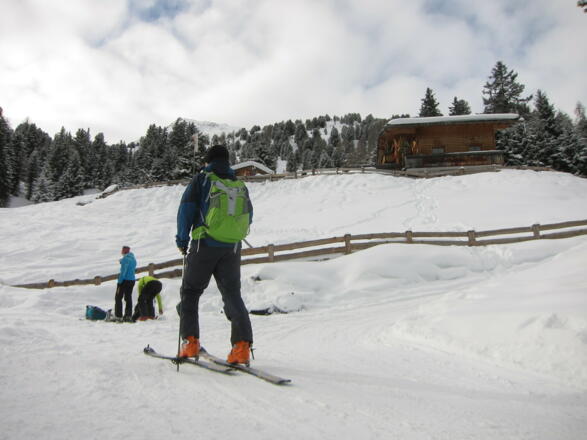 Kurz unterhalb der Brandstattalm, der Wintergipfel der Seblasspitze ist bereits zu sehen.