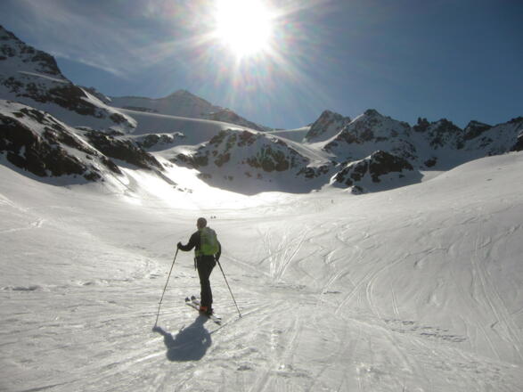 Nach dem Auffellen in weitem Linksbogen auf den Pfaffenferner