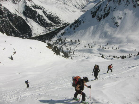 Der Steilhang vor der &quot;Hinteren  Karle&quot; erfodert Spitzkehren.