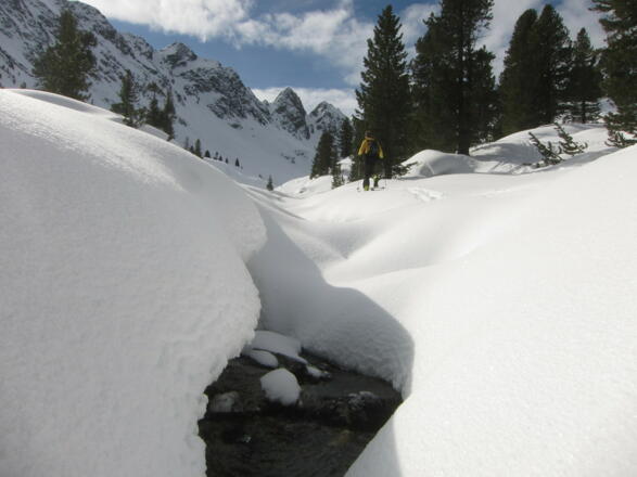 Anstieg entlang des Bachverlaufs im Mittertal.