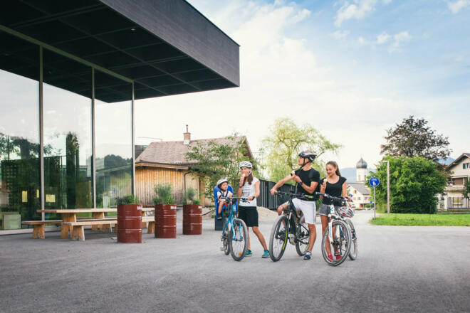 Pause beim Werkraumhaus in Andelsbuch