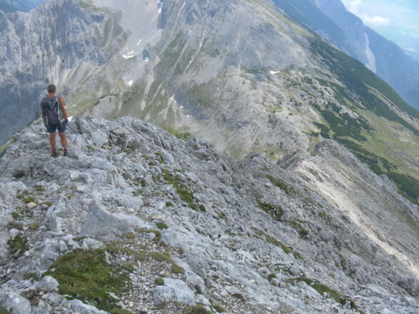 Abstieg entlang der Gratkante