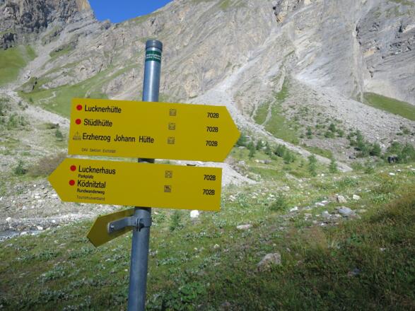 Alle Hütten und Zustiege gut beschildert. Immer den Hinweisschildern Erzherzog Johann Hütte über Mürtalersteig folgen.
