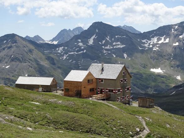 Salmhütte mit neuem Zubau Richtung Schobergruppe