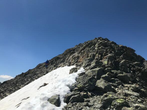 ...bis man kurz vor dem Gipfel nach links quert