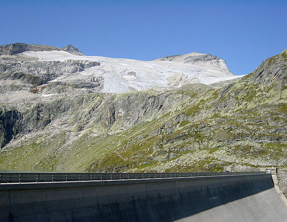 Staumauer am Weißsee