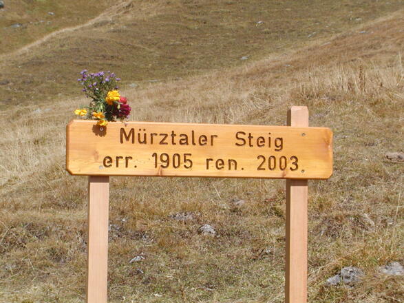 Abzweigung zum Mürztalersteig, der direkt zur Adlersruhe führt