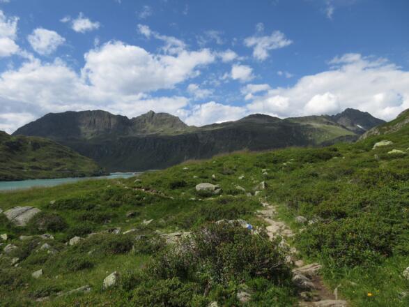 Hier ist es breiter, und man kann den Blick zurück genießen.