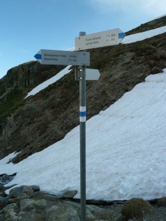 Weggabelung nach dem ersten Aufstieg Richtung Tiroler Scharte
