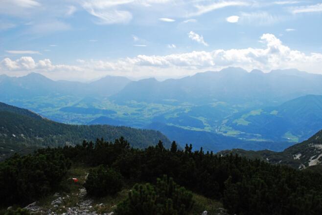 Blick vom Rohrauer Größtenberg auf Windischgarsten (links) und das Warscheneck (rechts)