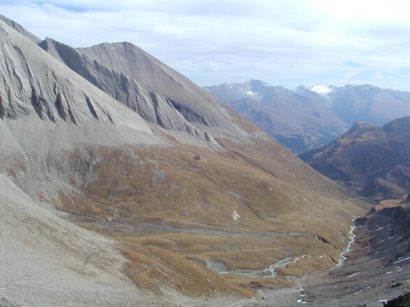Blick von der Pfortscharte zurück ins Leitertal und zur Salmhütte