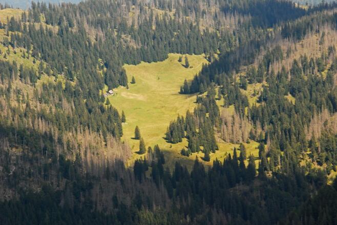 Blick vom Rohrauer Größtenberg auf die Feichtauhütte