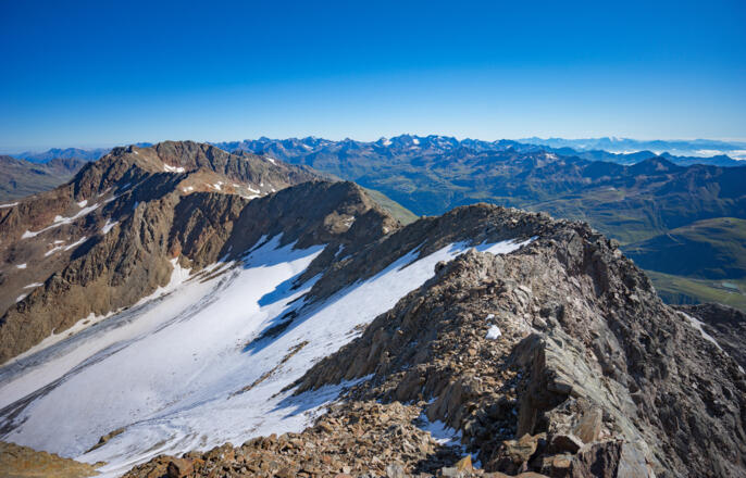 Ganz, ganz hinten irgendwo der Zirmkogel.