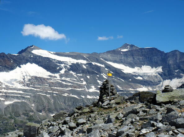 Letzte Wegtafel ~2695m mit Riffl + Johannisberg