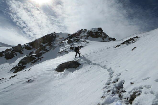 Beim ersten Schnee im September auf den letzten Metern in die Pfortscharte