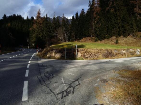 Abzweigung in Richtung Rohrmoosgut - in 10 m auf der rechten Seite befindet sich der Alpinpark