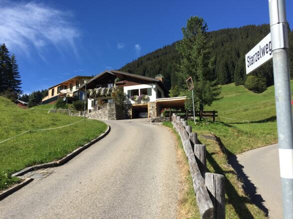 Auf dem Starzelweg hinein ins Duratal