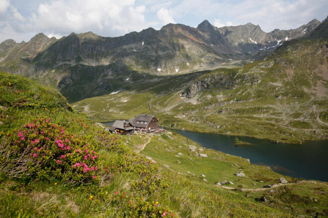 Blick auf den Unteren Giglachsee und die Ignaz-Mattis-Hütte
