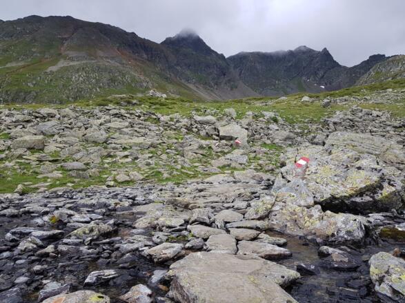 Der Wanderweg #702 im Vetternkar unterhalb der Rotmandlspitze