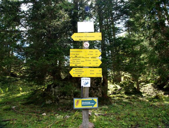 Wegtafeln 1400m, zwischen Brunnsteinersee und Talstation Frauenkarlift