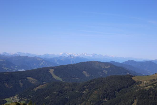 Fernblick zu Grossglockner, Großvenediger, Hochalmspitze usw. 